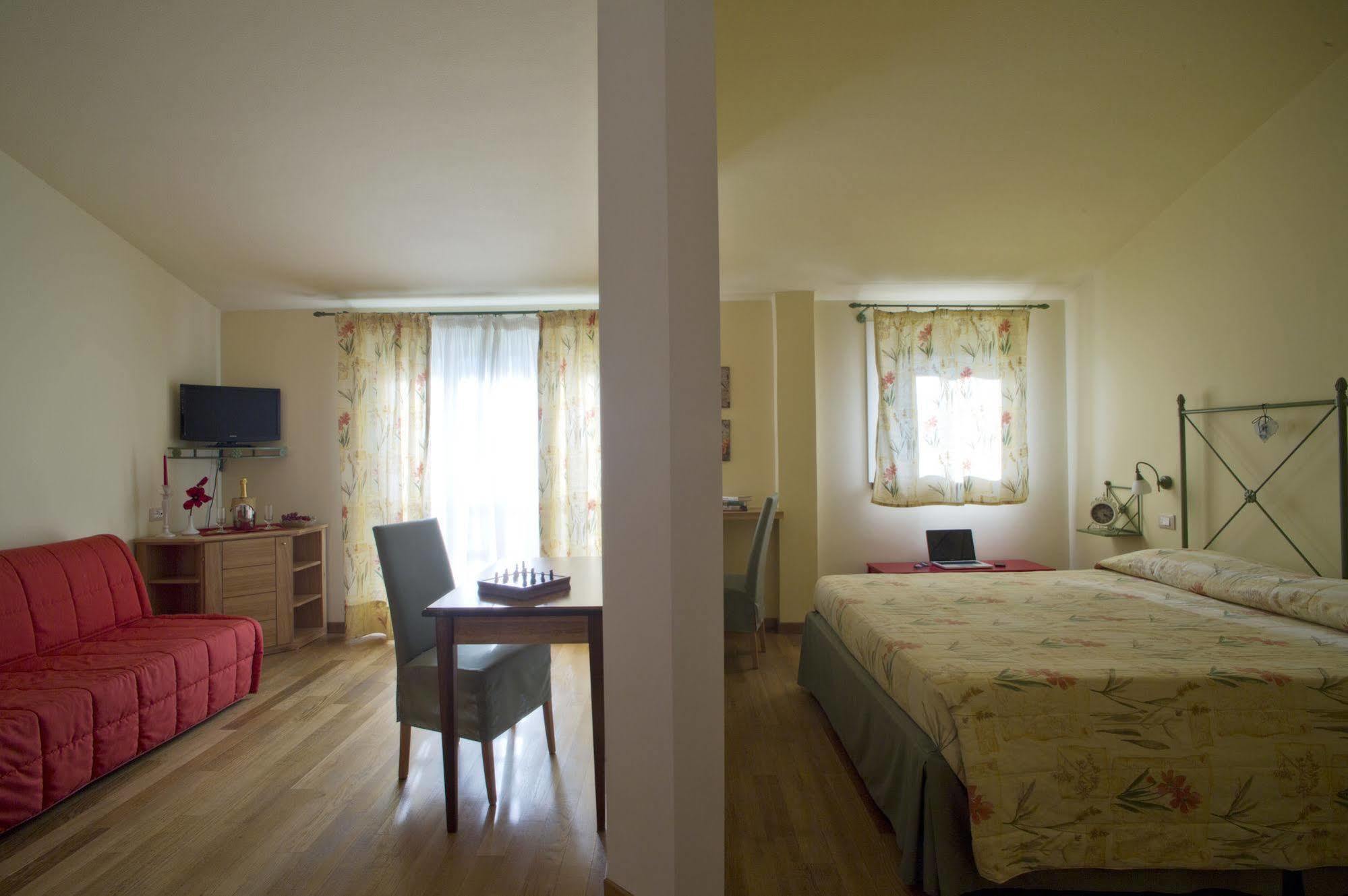 Cà Del Moro Resort Pontremoli Esterno foto